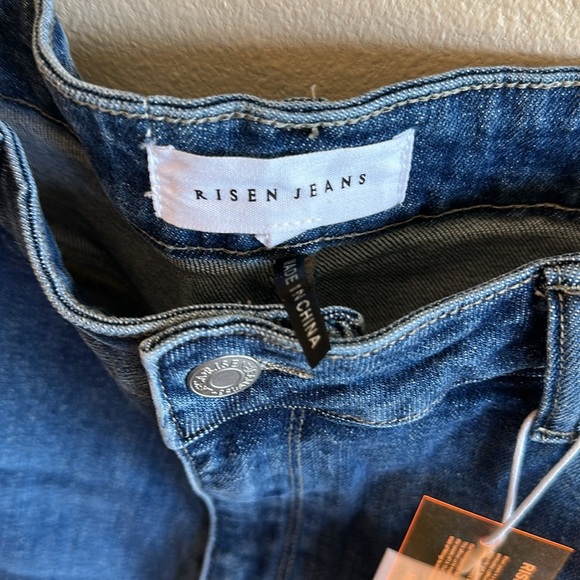 Risen Curvy Max HR Shorts Size 2XL Medium Wash High Rise Distressed NEW - Picture 10 of 15